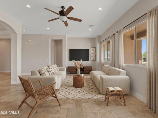 1913 W Laurie Lane, San Tan Valley, AZ 85144