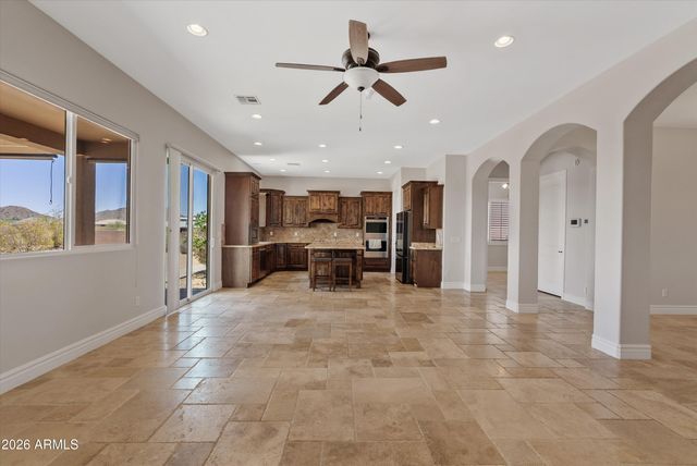 1913 W Laurie Lane, San Tan Valley, AZ 85144