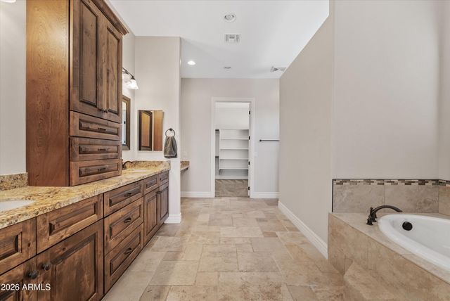 1913 W Laurie Lane, San Tan Valley, AZ 85144