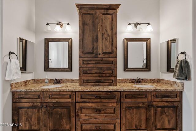 1913 W Laurie Lane, San Tan Valley, AZ 85144