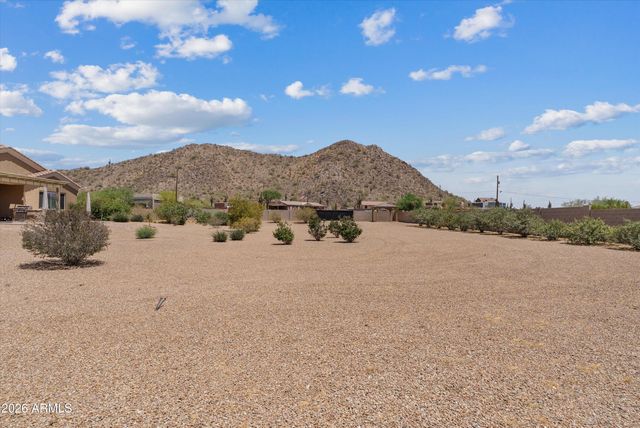 1913 W Laurie Lane, San Tan Valley, AZ 85144
