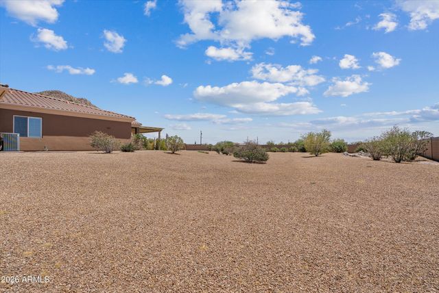 1913 W Laurie Lane, San Tan Valley, AZ 85144
