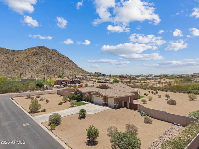 1913 W Laurie Lane, San Tan Valley, AZ 85144