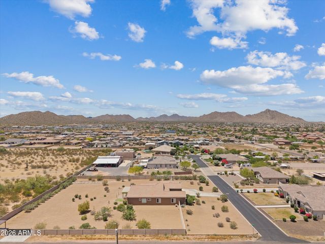 1913 W Laurie Lane, San Tan Valley, AZ 85144