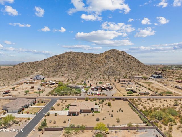 1913 W Laurie Lane, San Tan Valley, AZ 85144