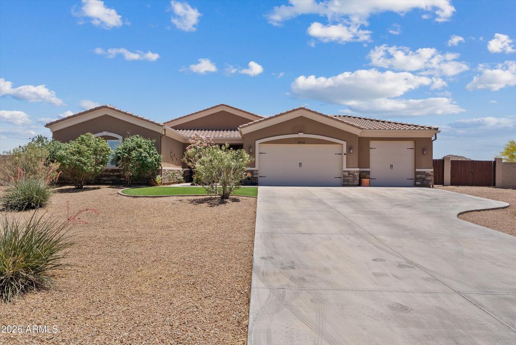 1913 W Laurie Lane, San Tan Valley, AZ 85144