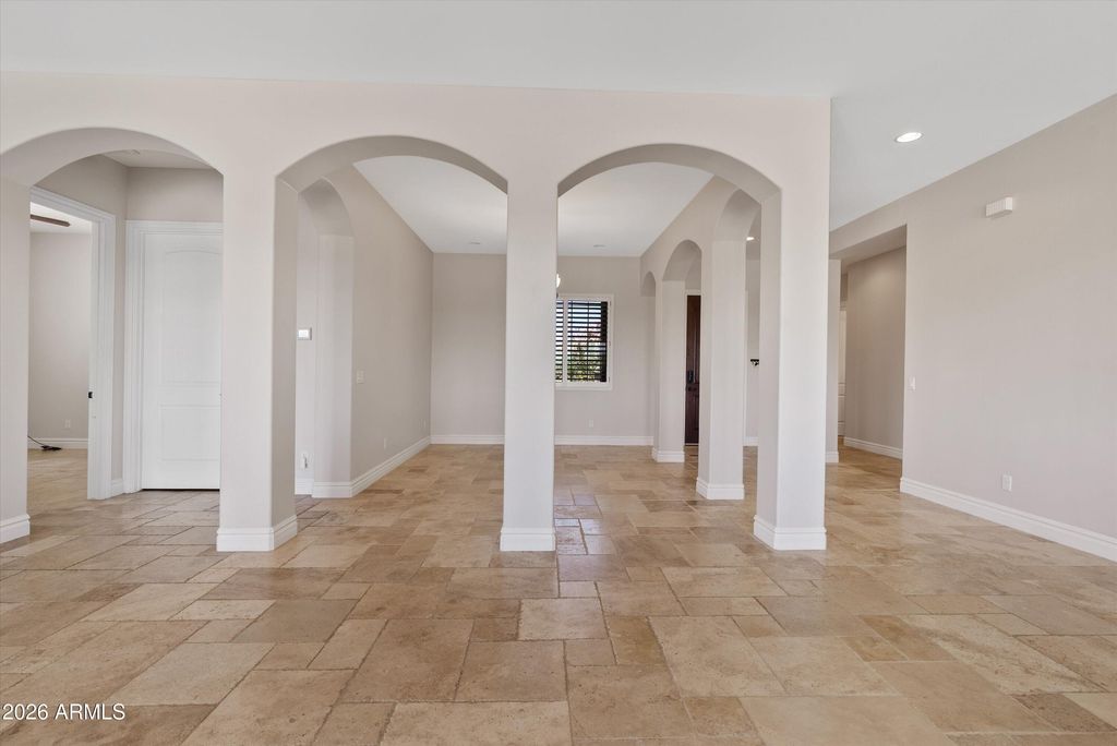 Image 7 of property listing at 1913 W Laurie Lane, San Tan Valley, AZ 85144