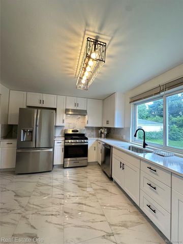4348 Martin, Warren, MI 48092