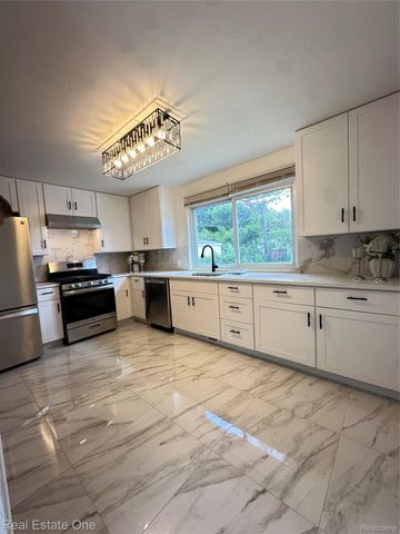 4348 Martin, Warren, MI 48092