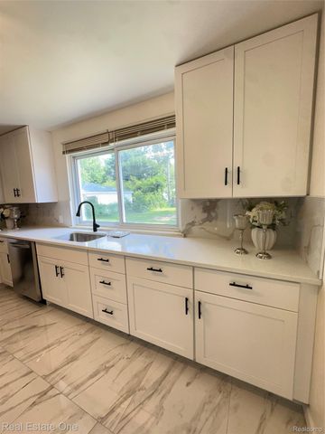 4348 Martin, Warren, MI 48092