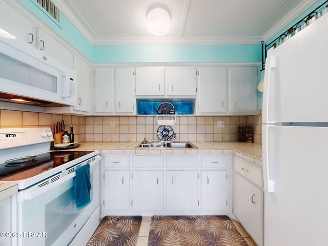 335 N Causeway Apt E5, New Smyrna Beach, FL 32169