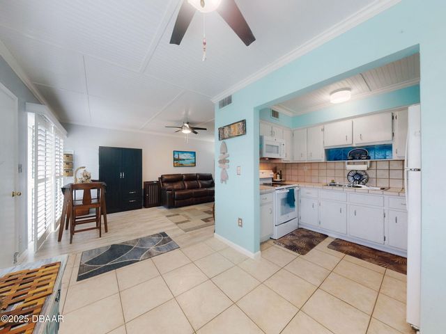 335 N Causeway Apt E5, New Smyrna Beach, FL 32169