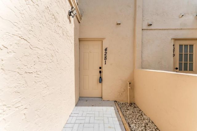 4281 NW 76th Avenue, Davie, FL 33328