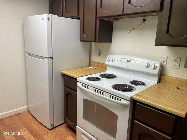 3131 W COCHISE Drive 222, Phoenix, AZ 85051