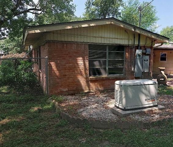 405 Azalea Drive, Baytown, TX 77520