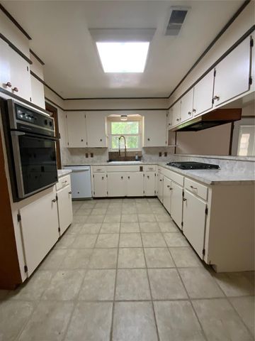 405 Azalea Drive, Baytown, TX 77520