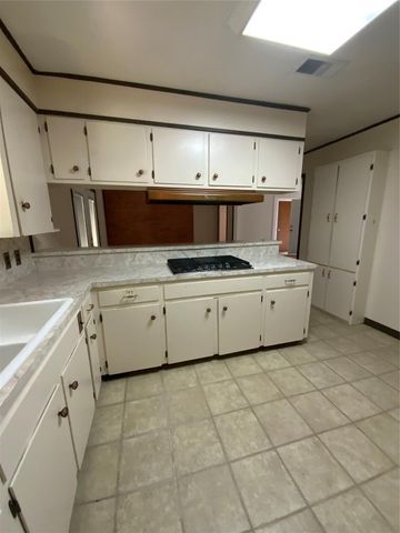 405 Azalea Drive, Baytown, TX 77520