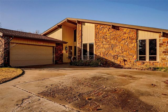 8301 Willow Creek Boulevard, Oklahoma City, OK 73162