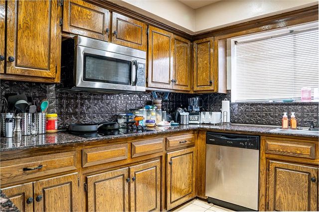 8301 Willow Creek Boulevard, Oklahoma City, OK 73162