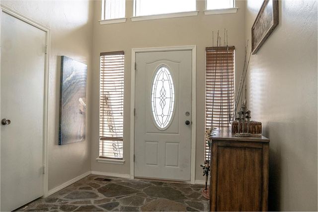 8301 Willow Creek Boulevard, Oklahoma City, OK 73162