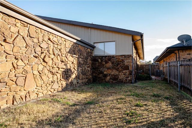 8301 Willow Creek Boulevard, Oklahoma City, OK 73162