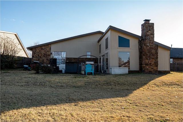 8301 Willow Creek Boulevard, Oklahoma City, OK 73162