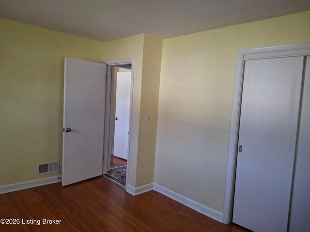 4402 Dover Rd, Louisville, KY 40216