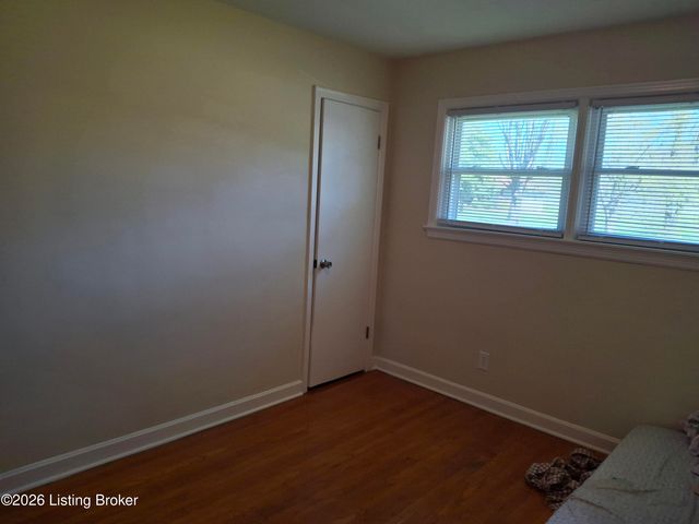 4402 Dover Rd, Louisville, KY 40216