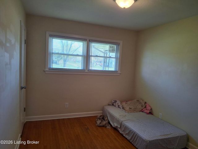 4402 Dover Rd, Louisville, KY 40216