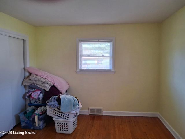 4402 Dover Rd, Louisville, KY 40216