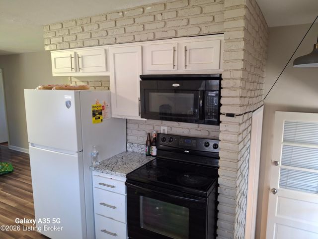 4402 Dover Rd, Louisville, KY 40216