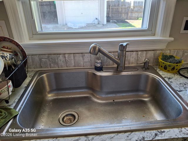 4402 Dover Rd, Louisville, KY 40216