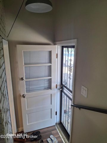 4402 Dover Rd, Louisville, KY 40216