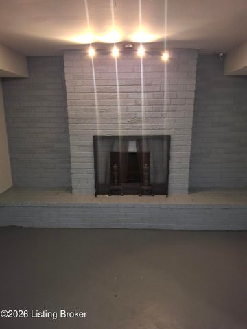 4402 Dover Rd, Louisville, KY 40216