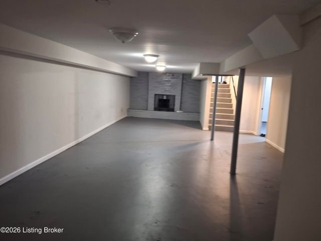 4402 Dover Rd, Louisville, KY 40216