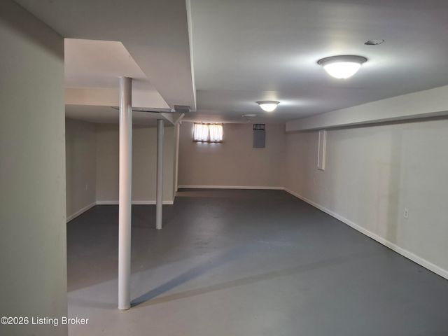 4402 Dover Rd, Louisville, KY 40216