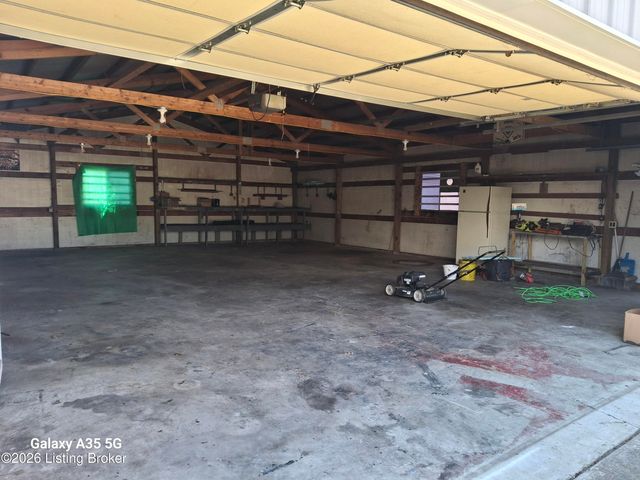 4402 Dover Rd, Louisville, KY 40216