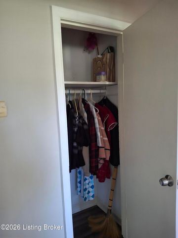 4402 Dover Rd, Louisville, KY 40216