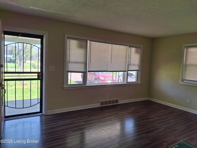 4402 Dover Rd, Louisville, KY 40216