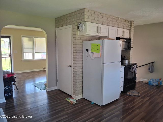 4402 Dover Rd, Louisville, KY 40216