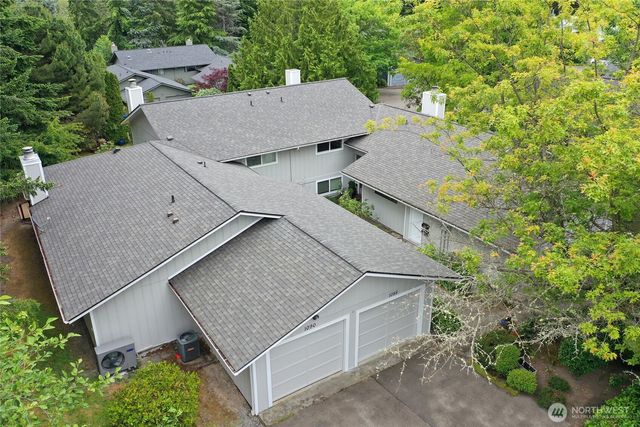1090 Ihland Place NE, Bainbridge Island, WA 98110