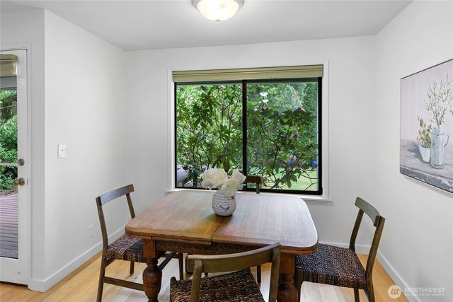 1090 Ihland Place NE, Bainbridge Island, WA 98110
