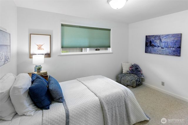 1090 Ihland Place NE, Bainbridge Island, WA 98110