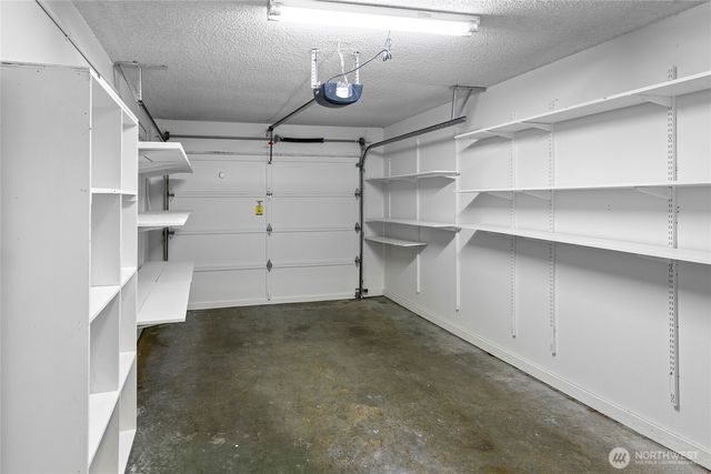1090 Ihland Place NE, Bainbridge Island, WA 98110