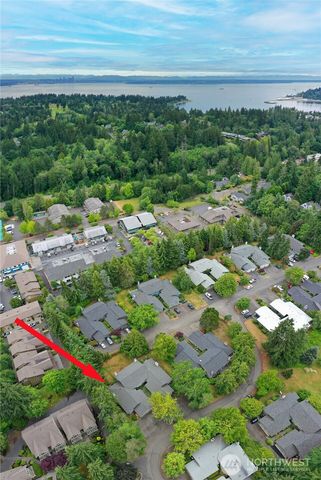 1090 Ihland Place NE, Bainbridge Island, WA 98110