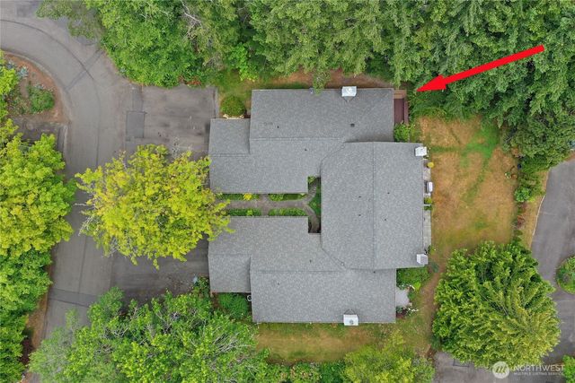 1090 Ihland Place NE, Bainbridge Island, WA 98110