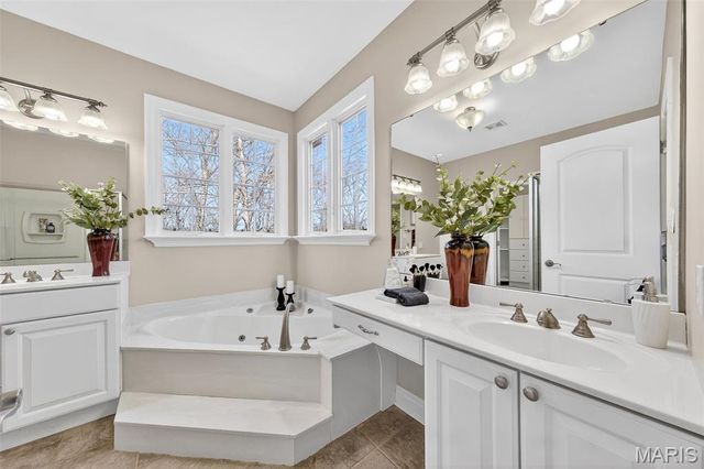 762 Lake Valley Drive, Defiance, MO 63341