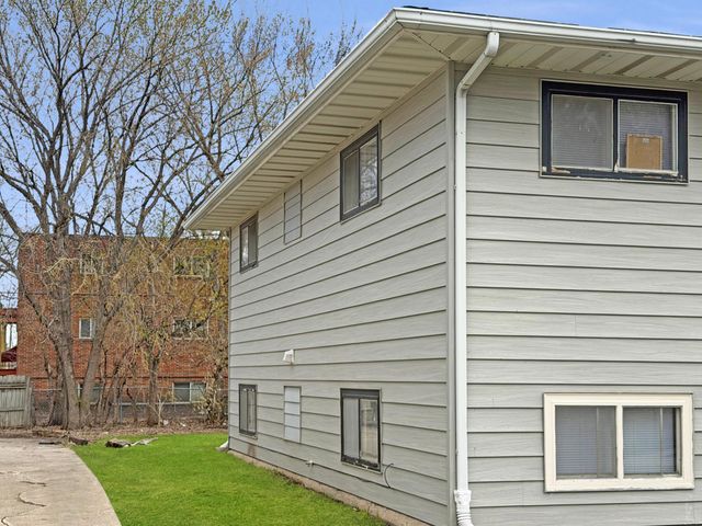 1106 18th Street S, Moorhead, MN 56560