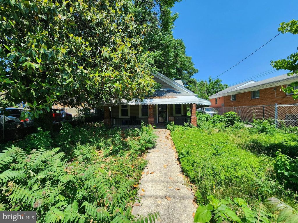4506 BROOKS ST NE, Washington, DC 20019