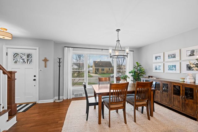 914 N Kennicott Avenue, Arlington Heights, IL 60004